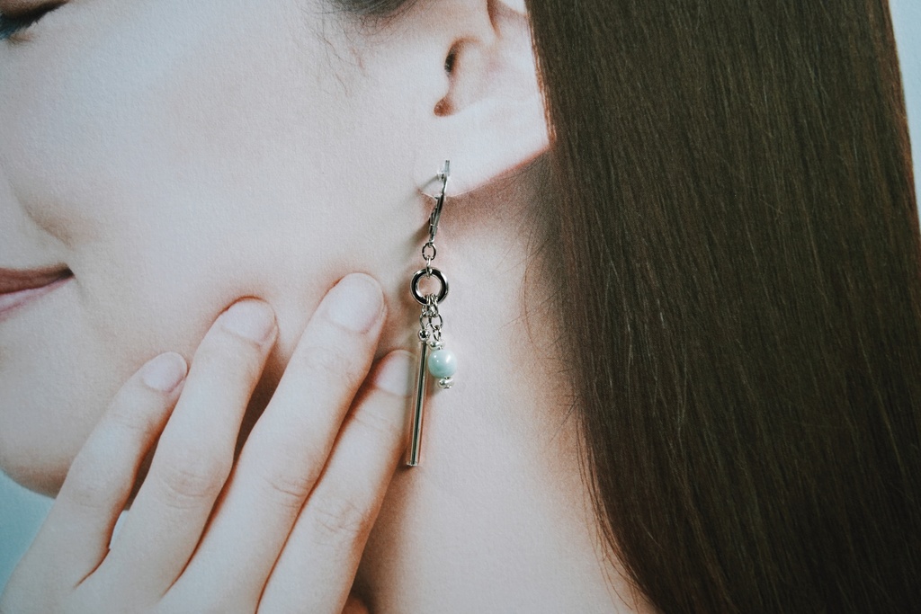 青磁色の耳飾り【左右非対称デザイン】