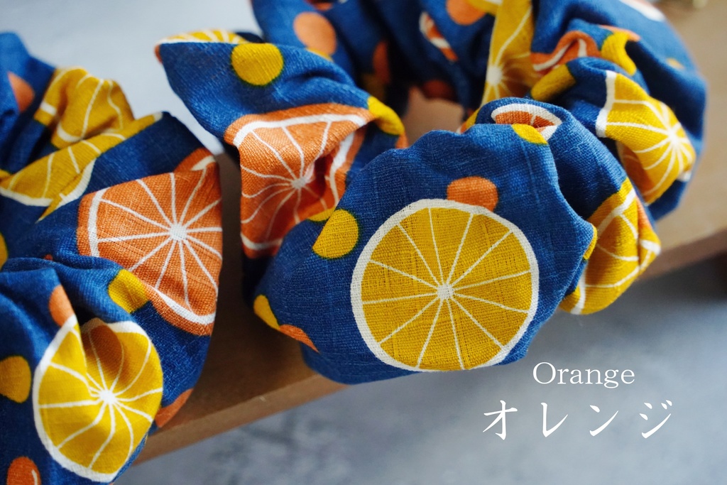 シンプルなシュシュ