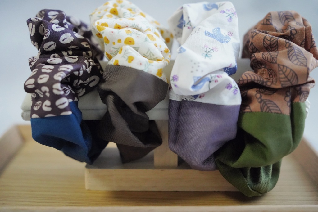 ツートンカラーのシュシュ