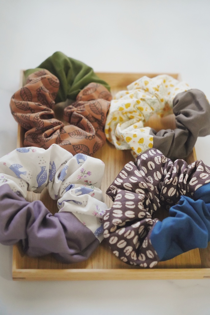 ツートンカラーのシュシュ