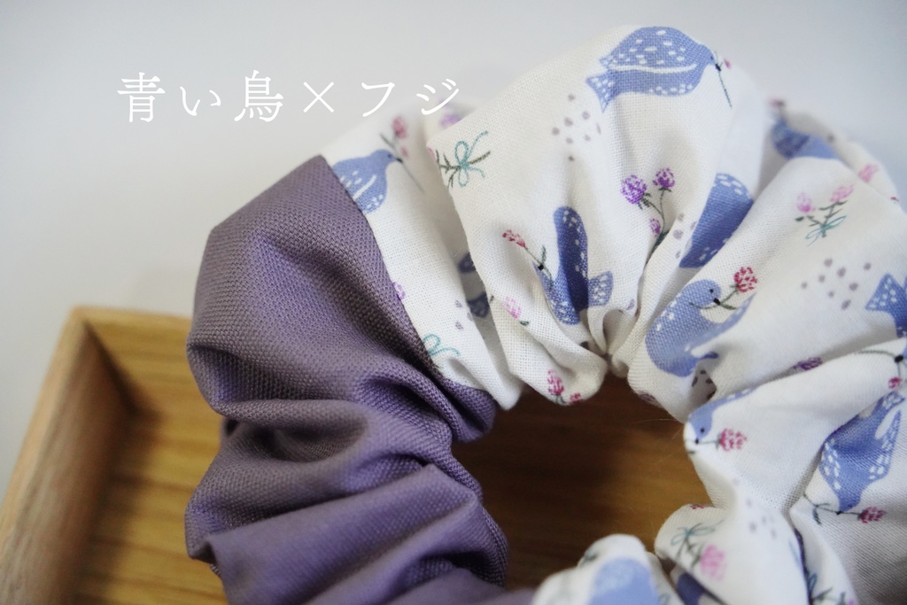 ツートンカラーのシュシュ