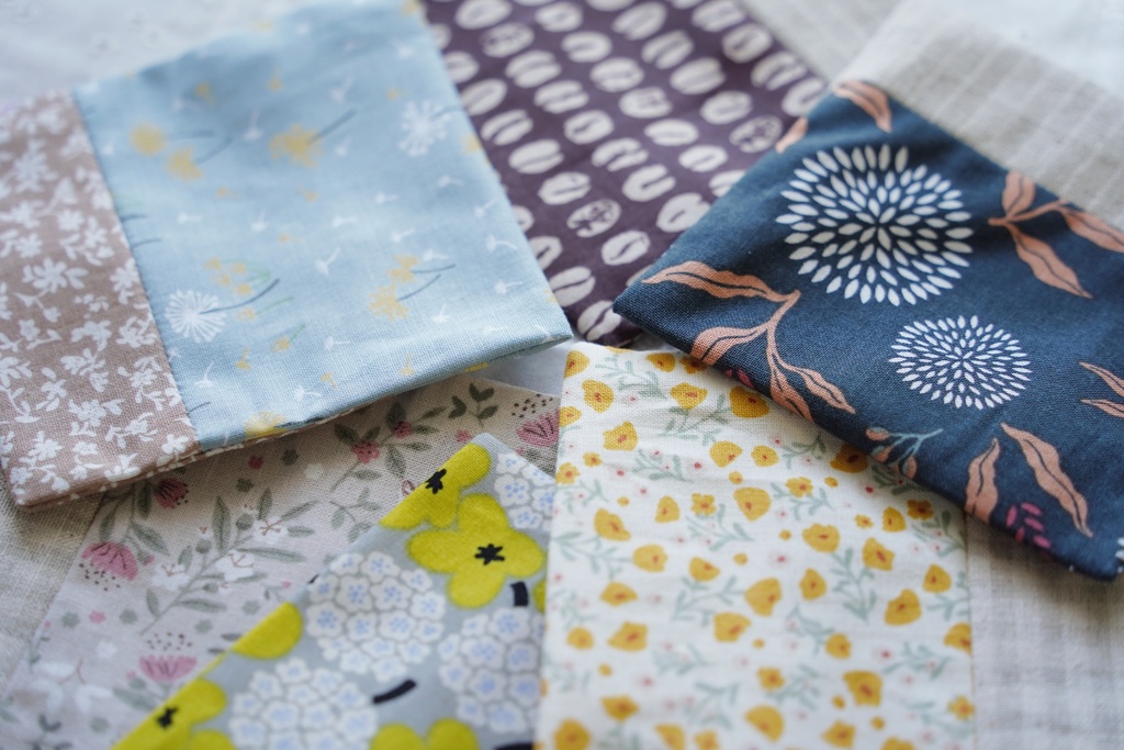 【福袋】シュシュ1つ+ポケットティッシュケース1つ+コースター1枚 のセット【柄はランダム】