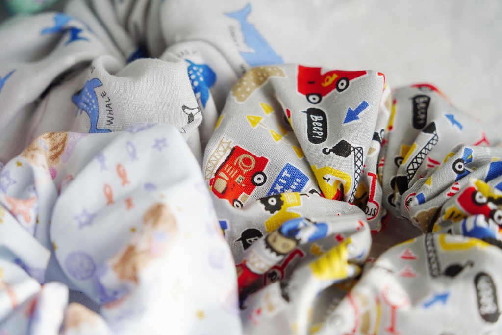 【福袋】シュシュ1つ+ポケットティッシュケース1つ+コースター1枚 のセット【柄はランダム】