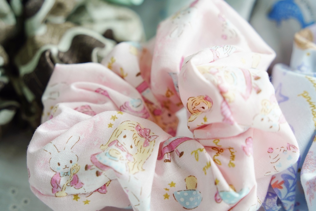 【福袋】シュシュ1つ+ポケットティッシュケース1つ+コースター1枚 のセット【柄はランダム】