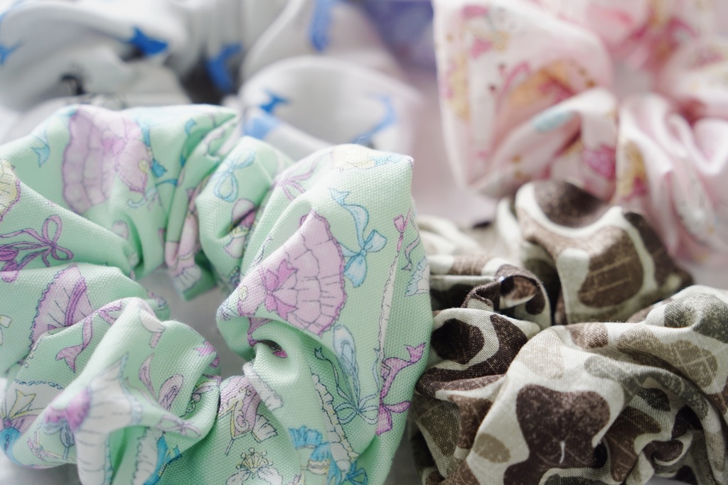 【福袋】シュシュ1つ+ポケットティッシュケース1つ+コースター1枚 のセット【柄はランダム】