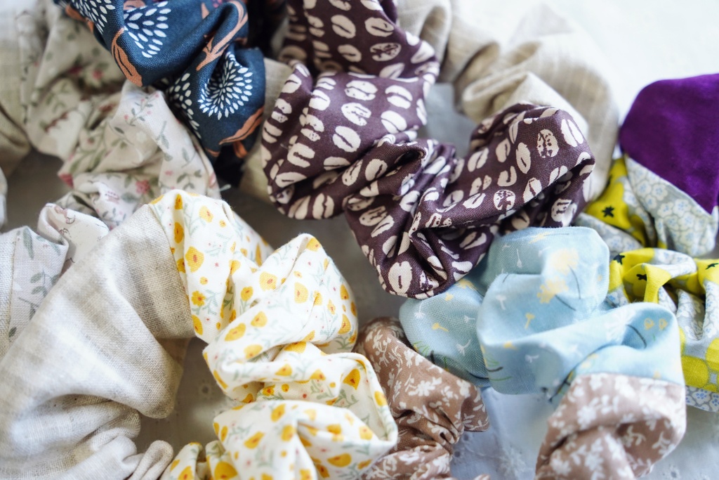 【福袋】シュシュ1つ+ポケットティッシュケース1つ+コースター1枚 のセット【柄はランダム】