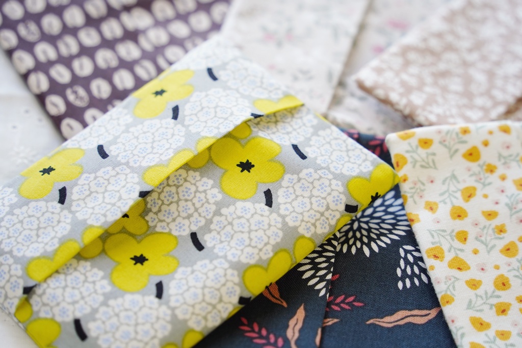 【福袋】シュシュ1つ+ポケットティッシュケース1つ+コースター1枚 のセット【柄はランダム】