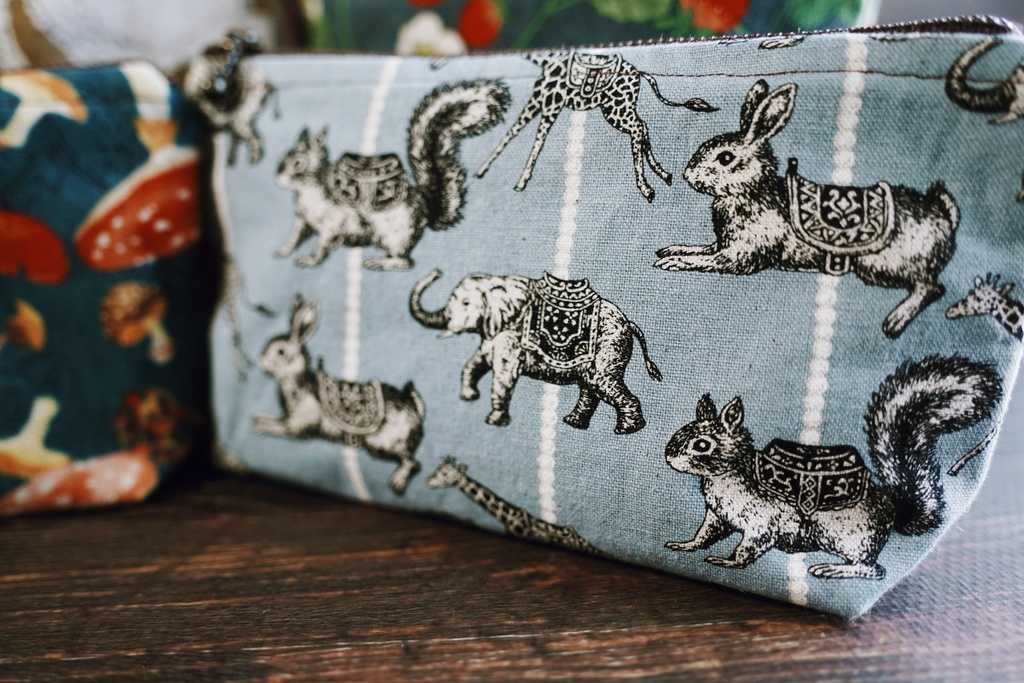 シンプルなポーチ