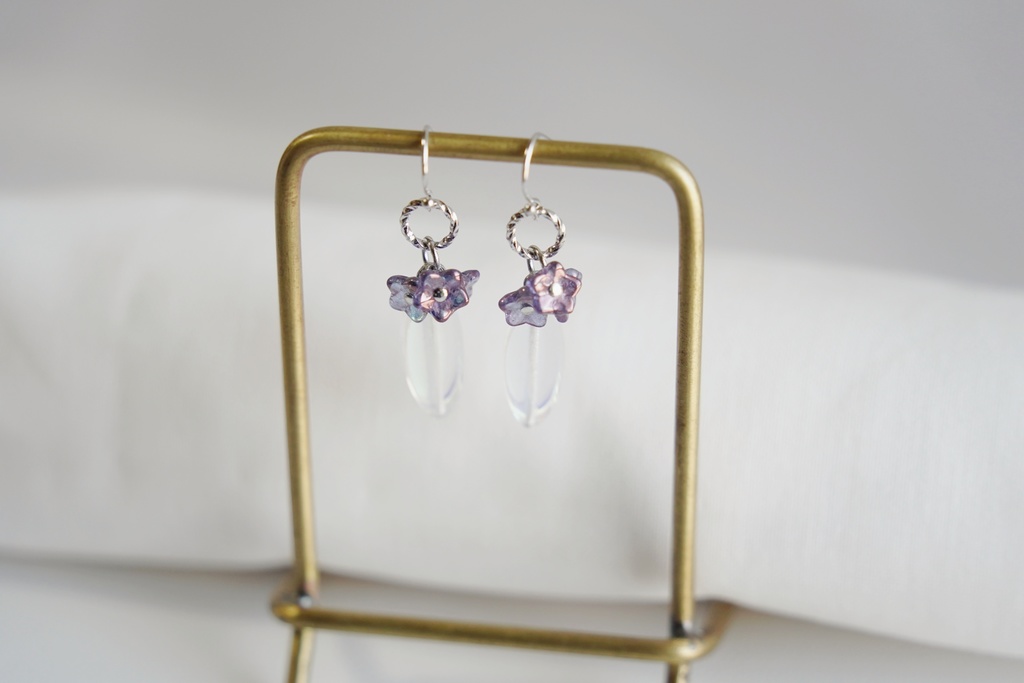 紫小花の耳飾り