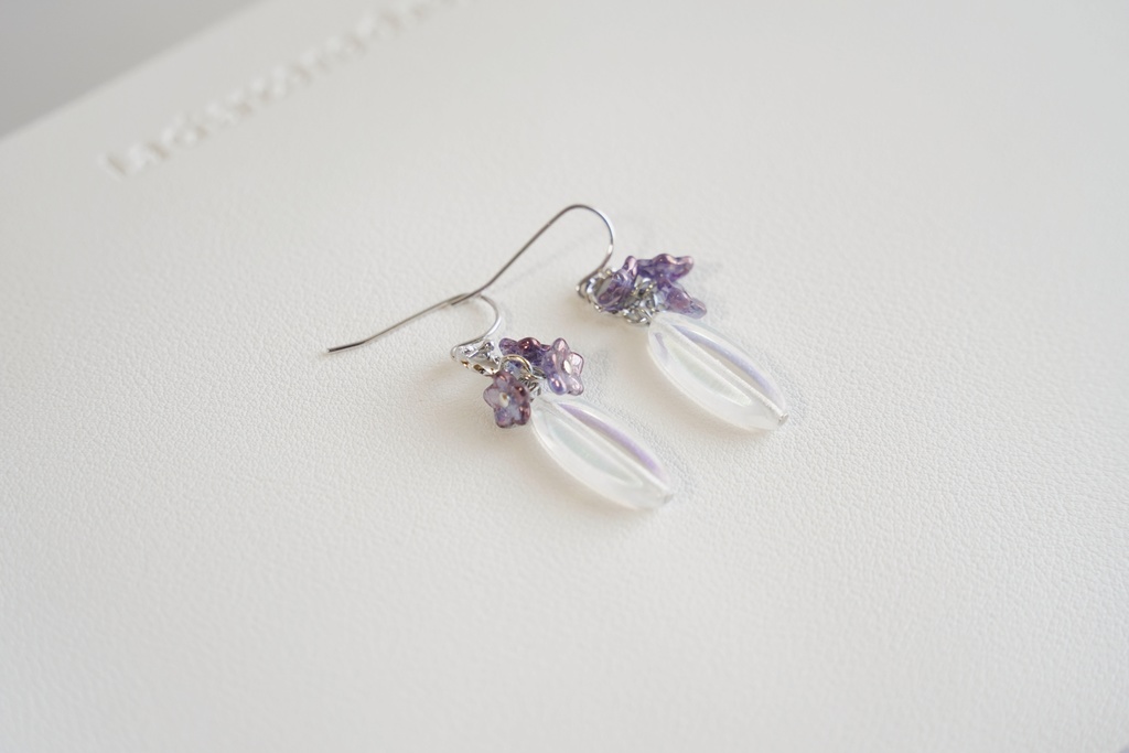 紫小花の耳飾り