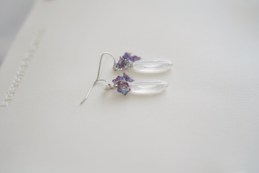 紫小花の耳飾り