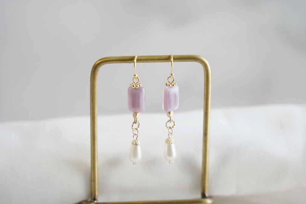 雫パールとミルキーパープルの耳飾り