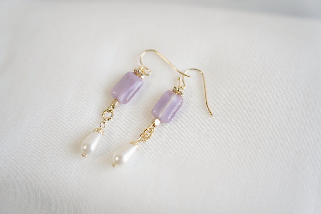 雫パールとミルキーパープルの耳飾り
