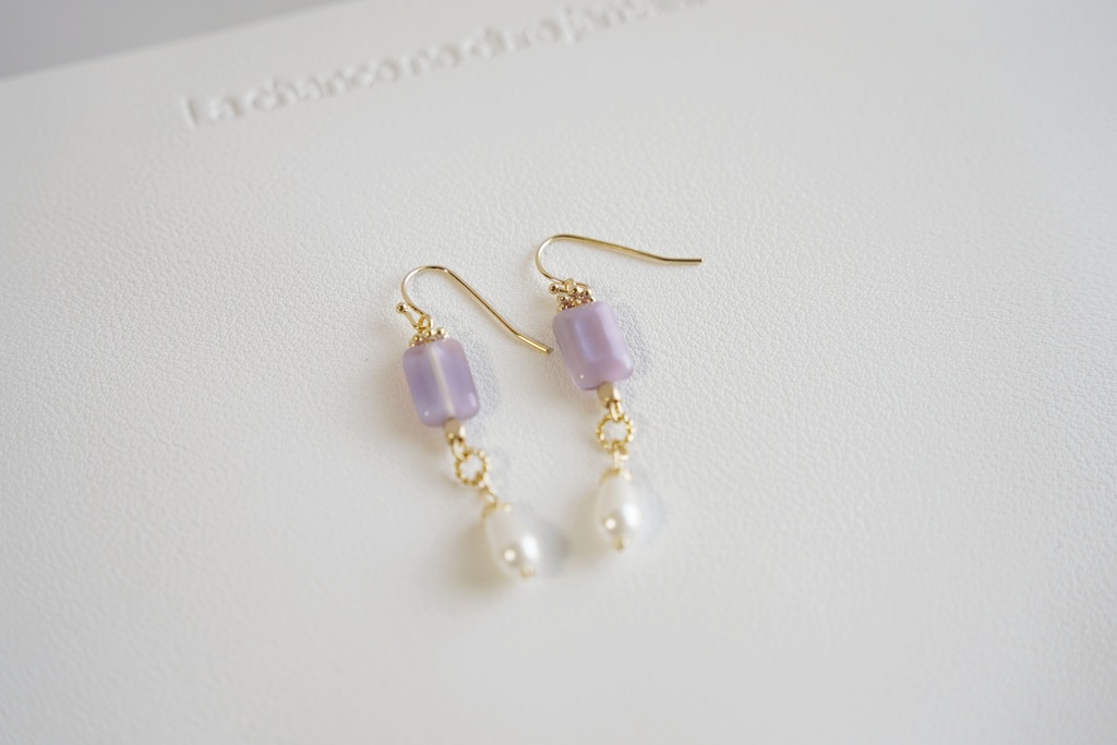 雫パールとミルキーパープルの耳飾り