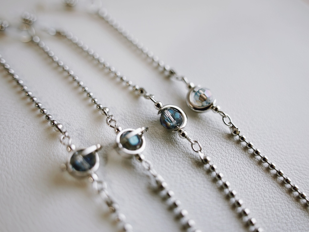 土星と月の眼鏡チェーン