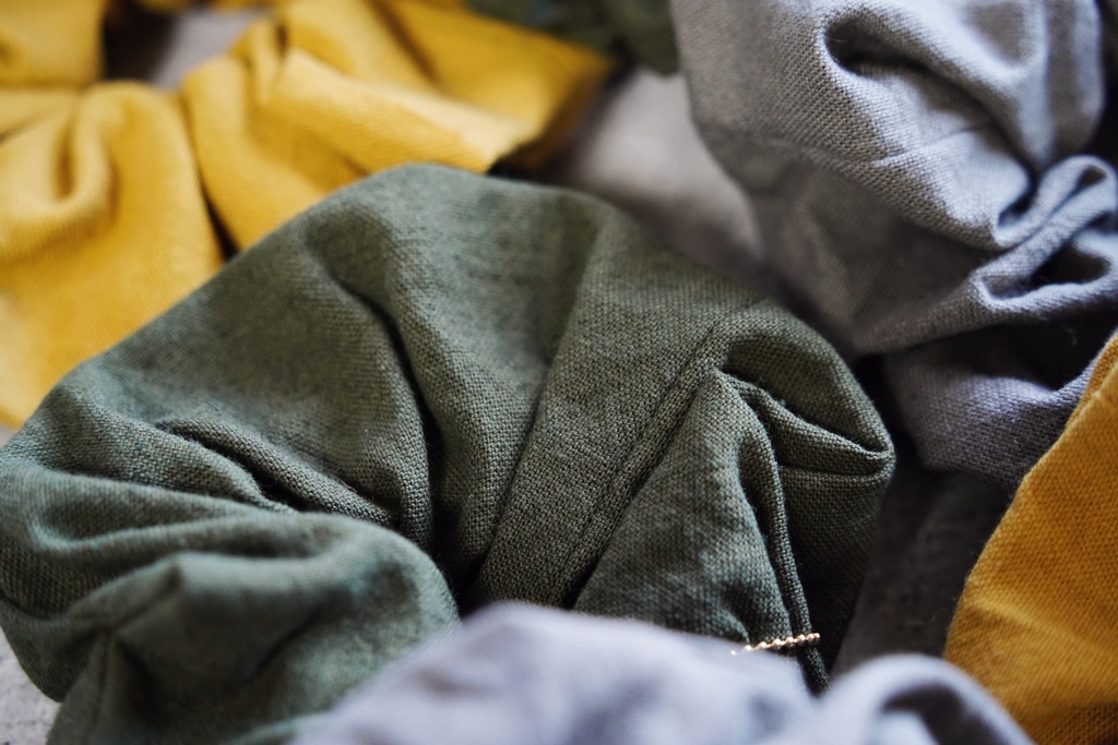 ワーキングコットンのシュシュ