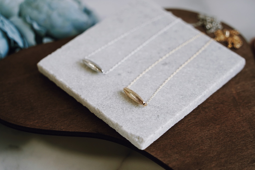 シンプルなネックレス