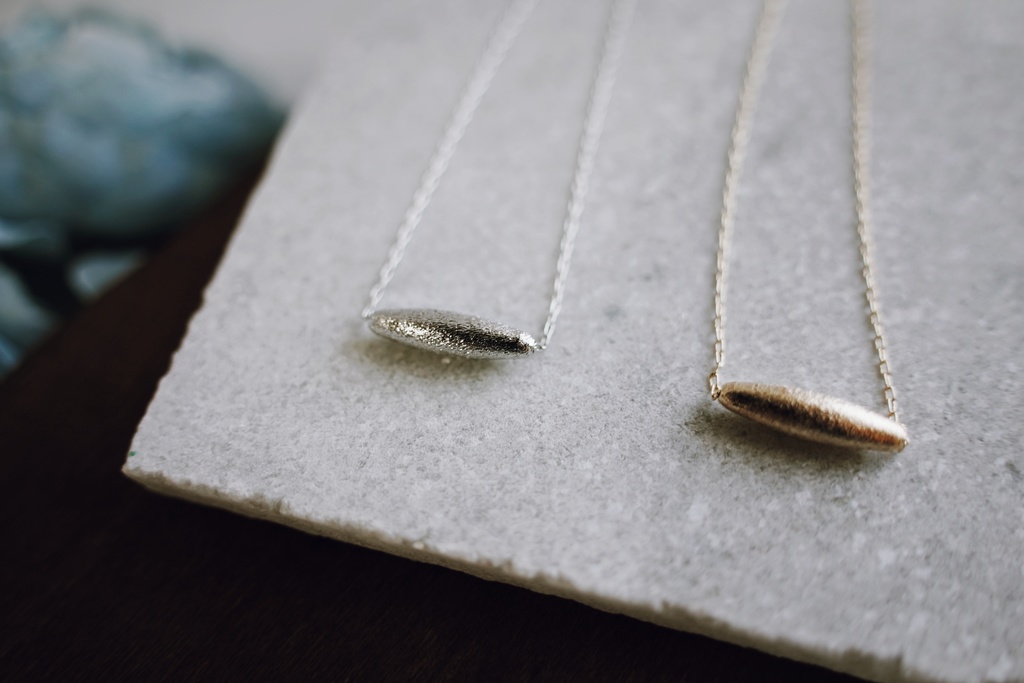 シンプルなネックレス