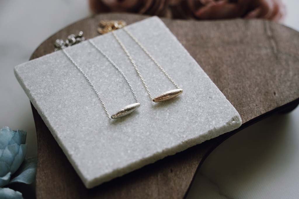 シンプルなネックレス