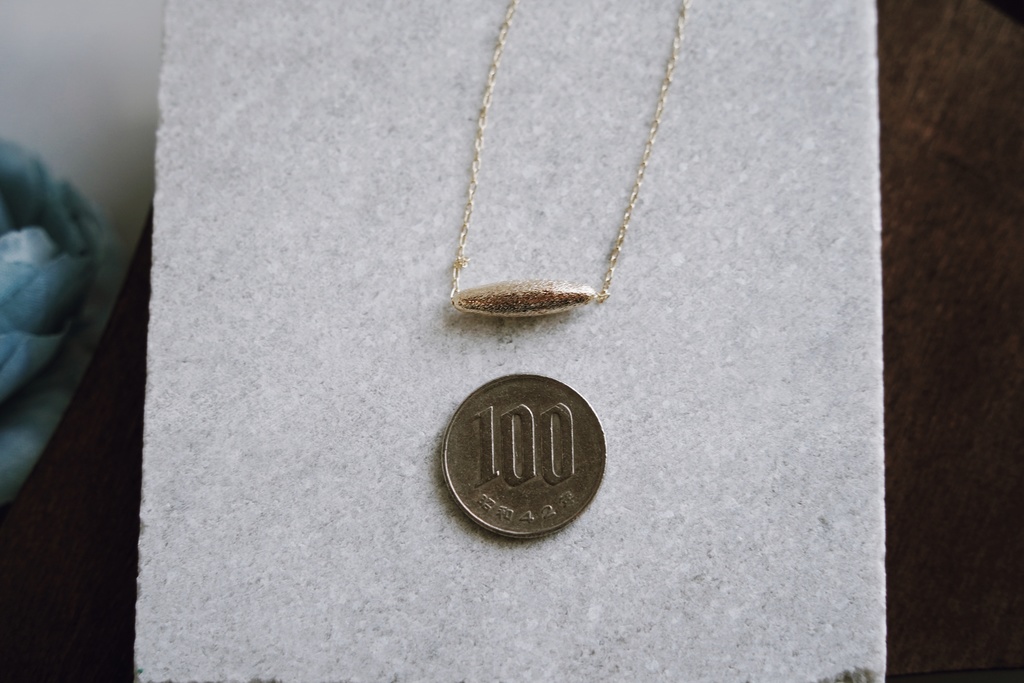 シンプルなネックレス