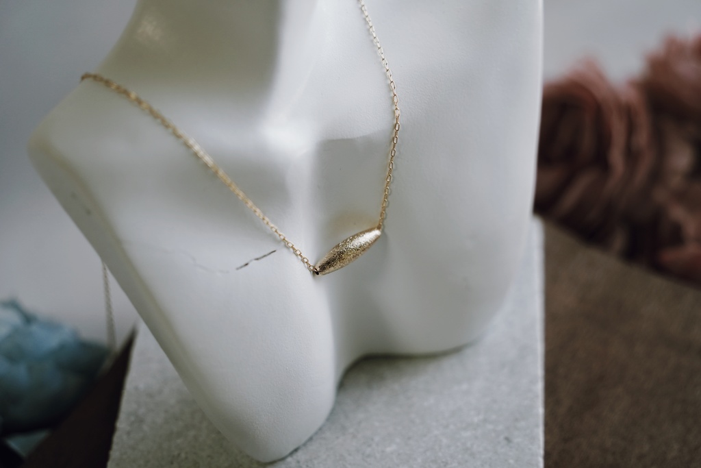 シンプルなネックレス