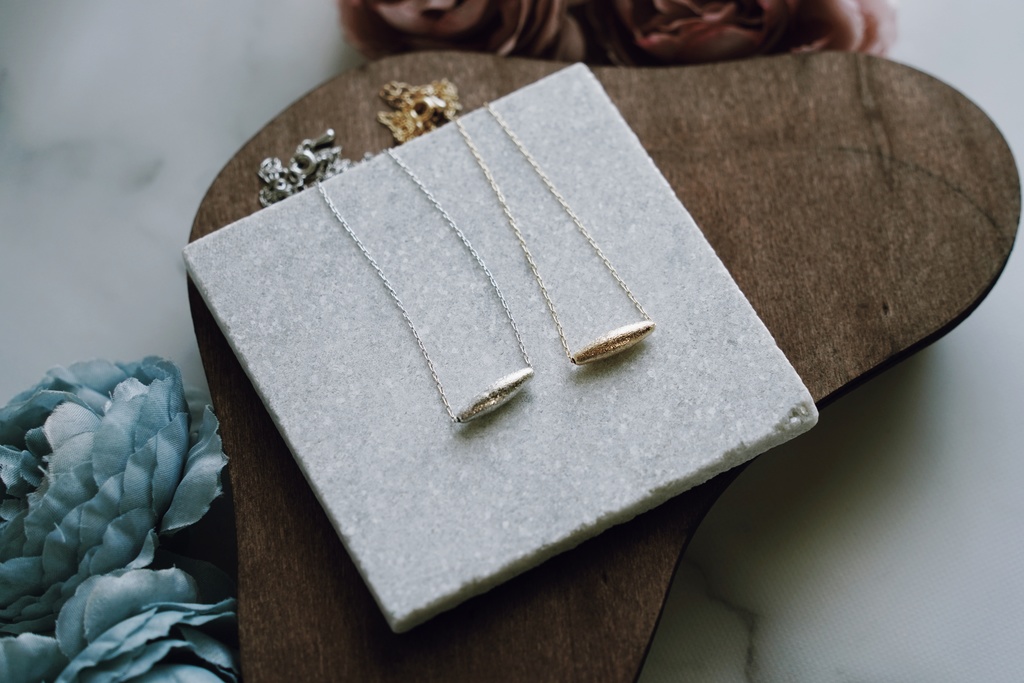 シンプルなネックレス
