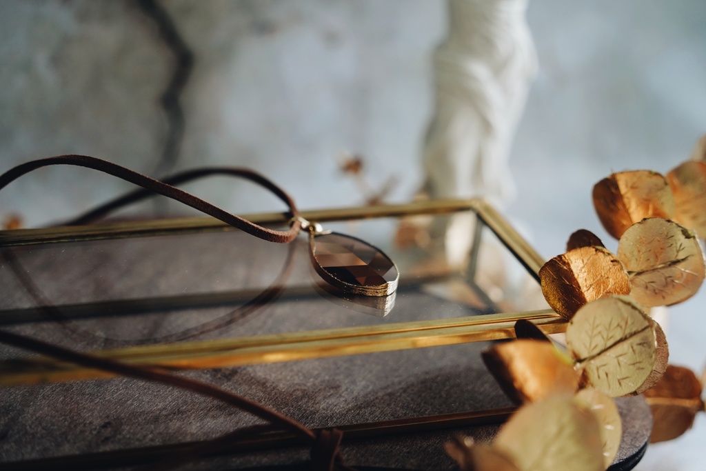 リーフ型ガラスの首飾り