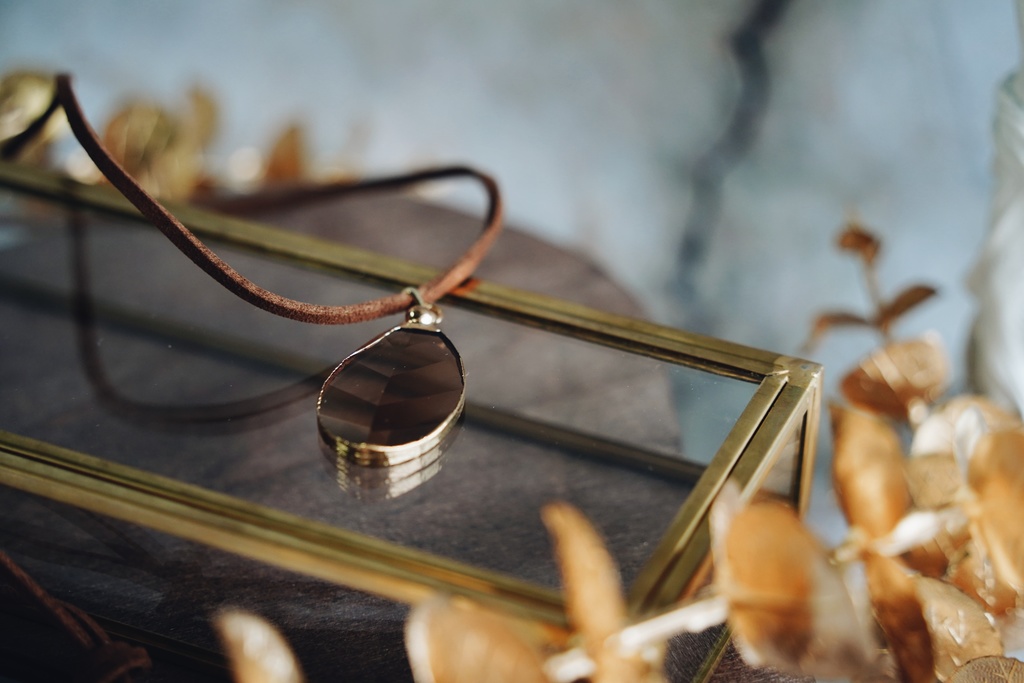 リーフ型ガラスの首飾り