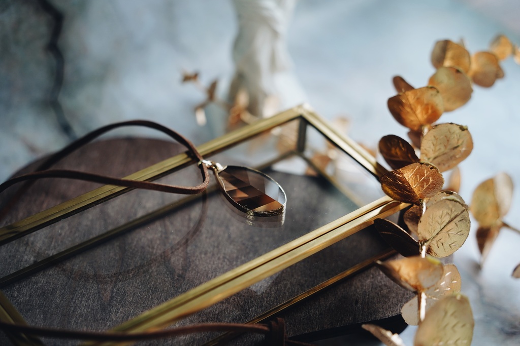 リーフ型ガラスの首飾り