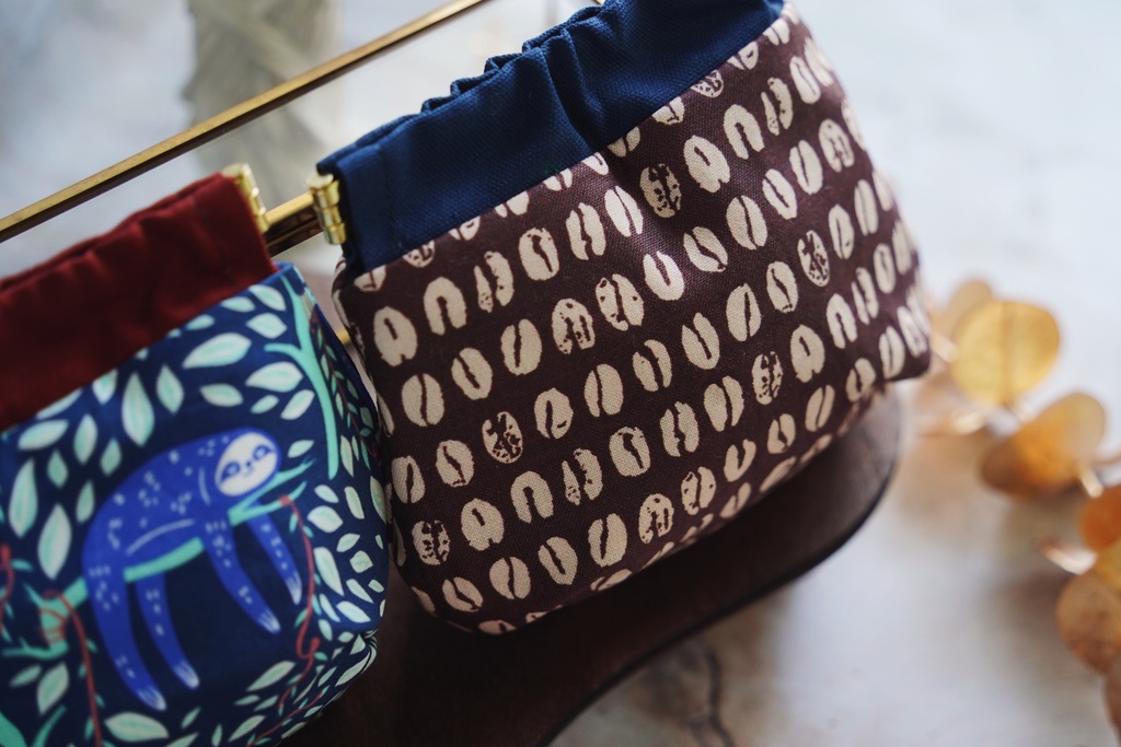 珈琲豆とナマケモノのポーチ