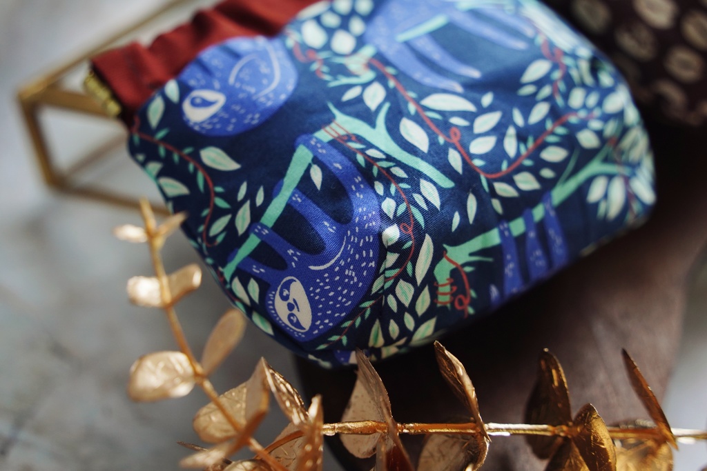 珈琲豆とナマケモノのポーチ