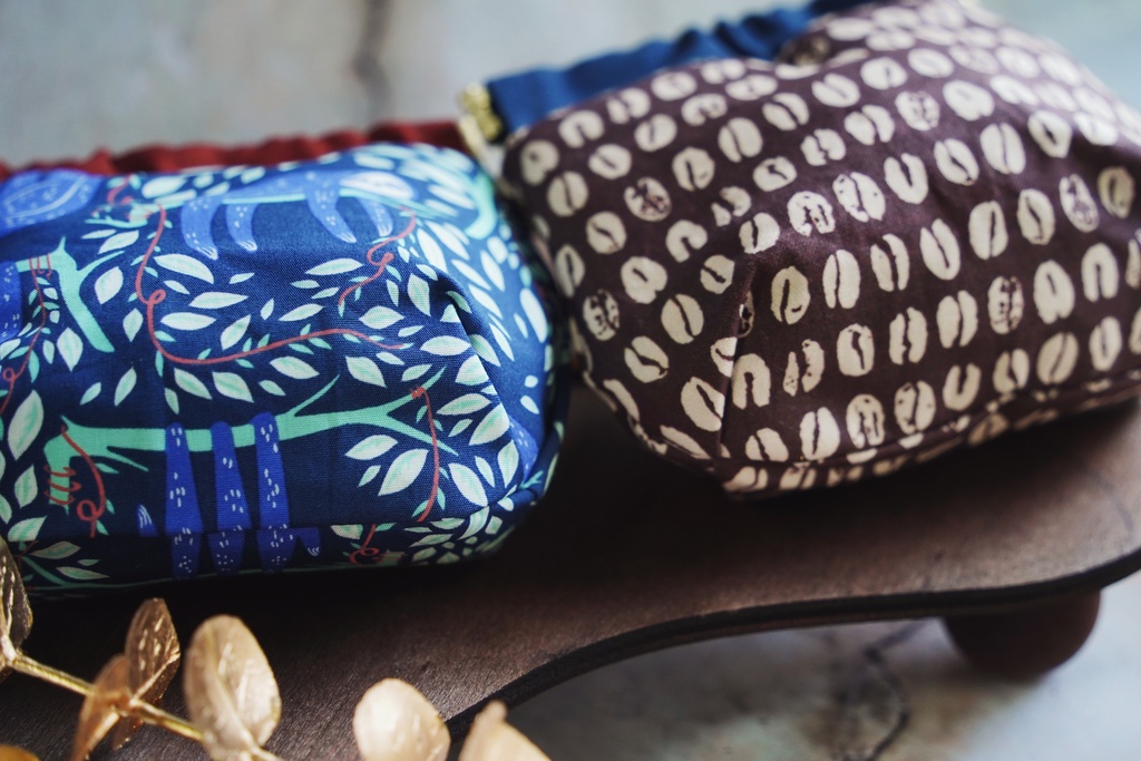 珈琲豆とナマケモノのポーチ