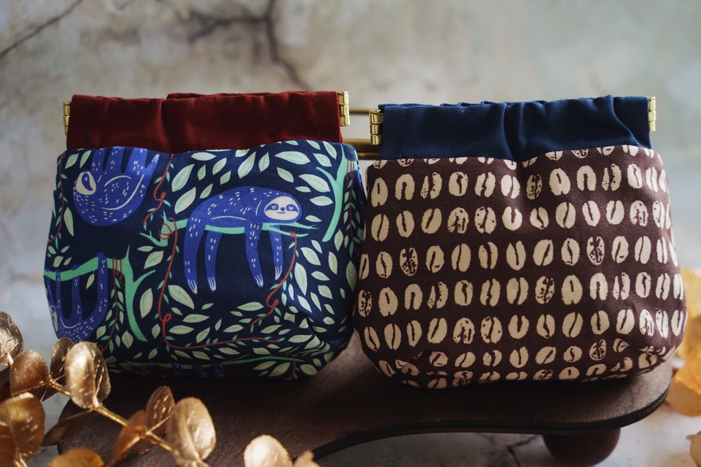 珈琲豆とナマケモノのポーチ