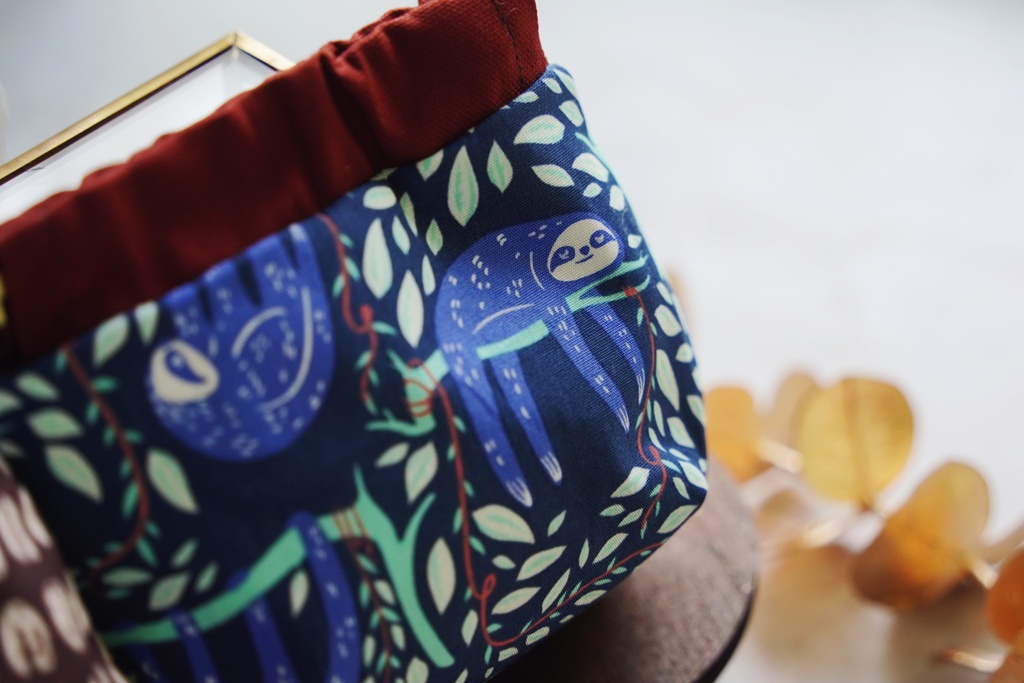 珈琲豆とナマケモノのポーチ