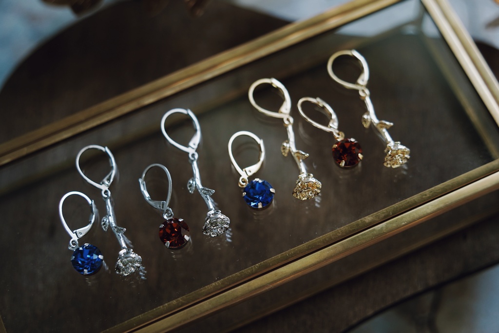 薔薇の耳飾り【左右非対称デザイン】