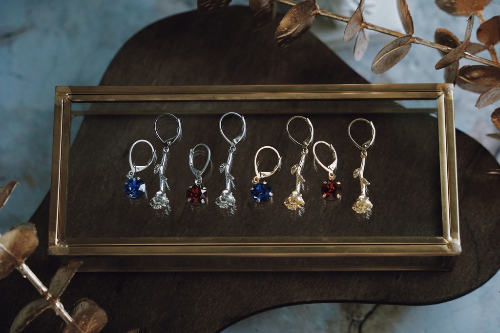 薔薇の耳飾り【左右非対称デザイン】