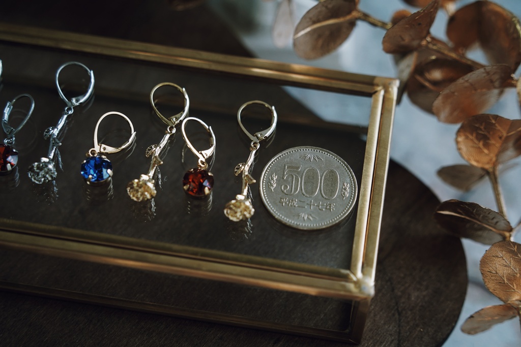 薔薇の耳飾り【左右非対称デザイン】