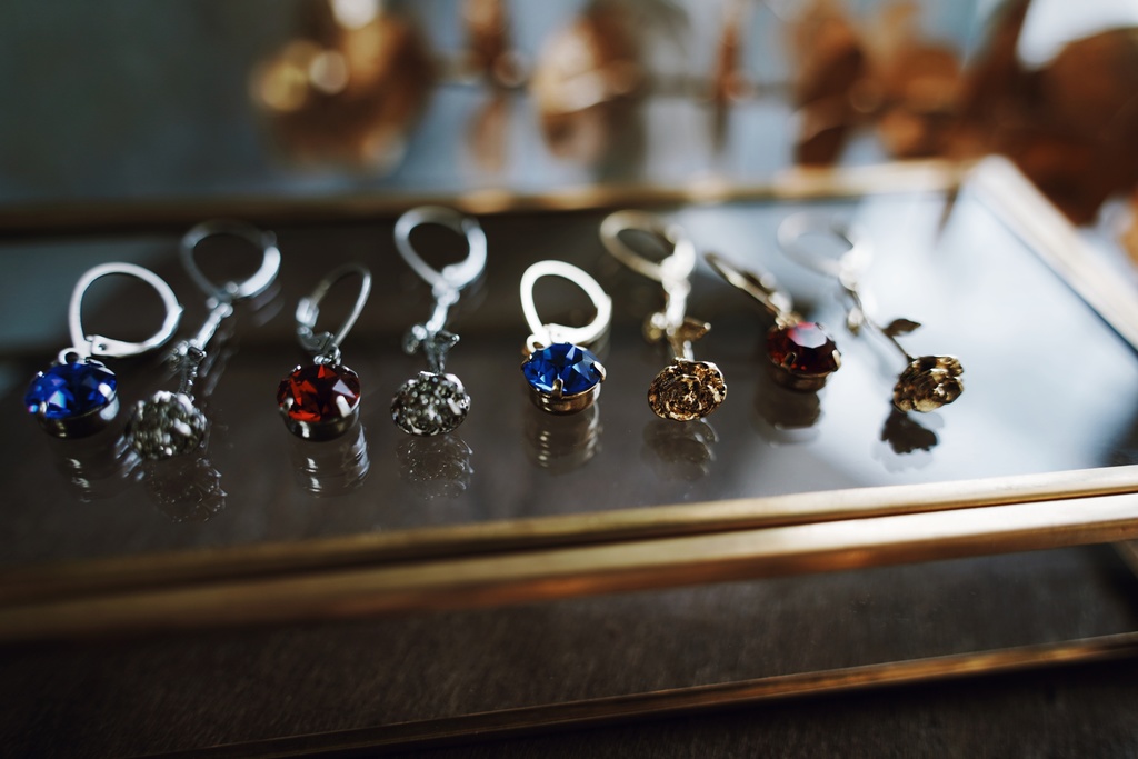 薔薇の耳飾り【左右非対称デザイン】