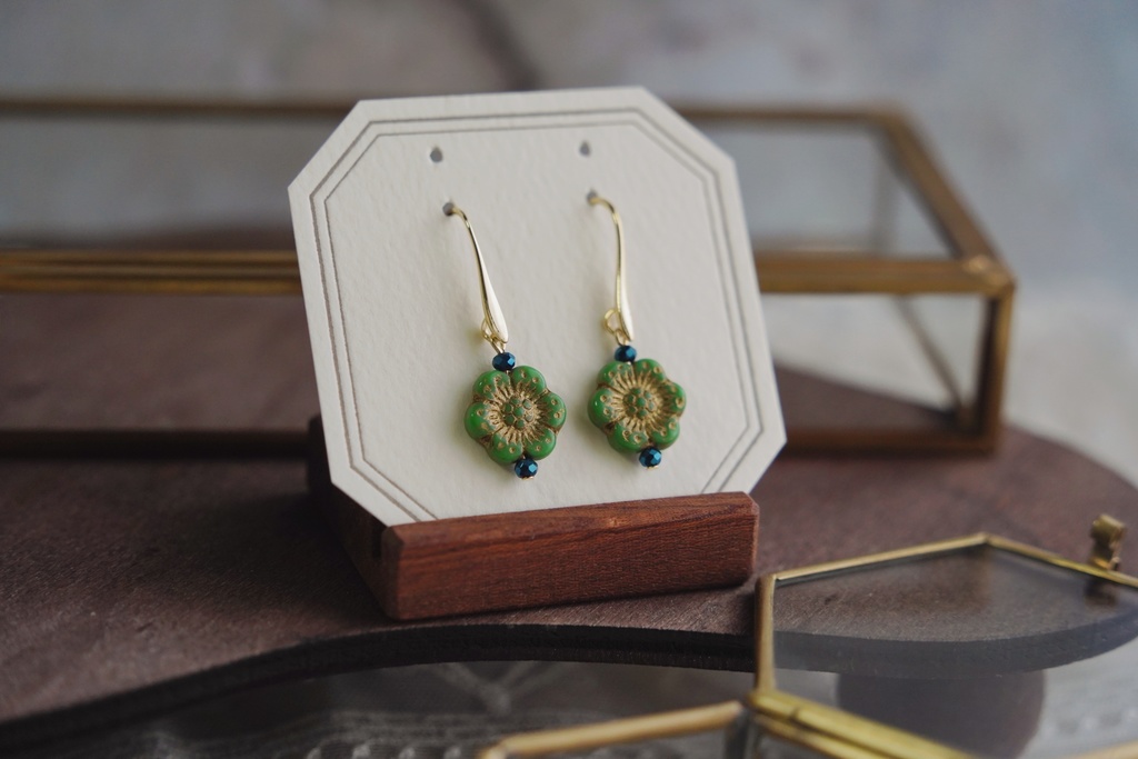 アジアンフラワーの耳飾り