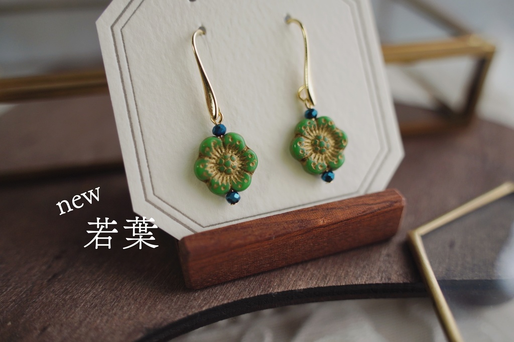 アジアンフラワーの耳飾り