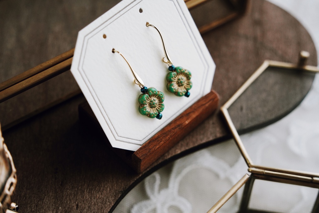 アジアンフラワーの耳飾り