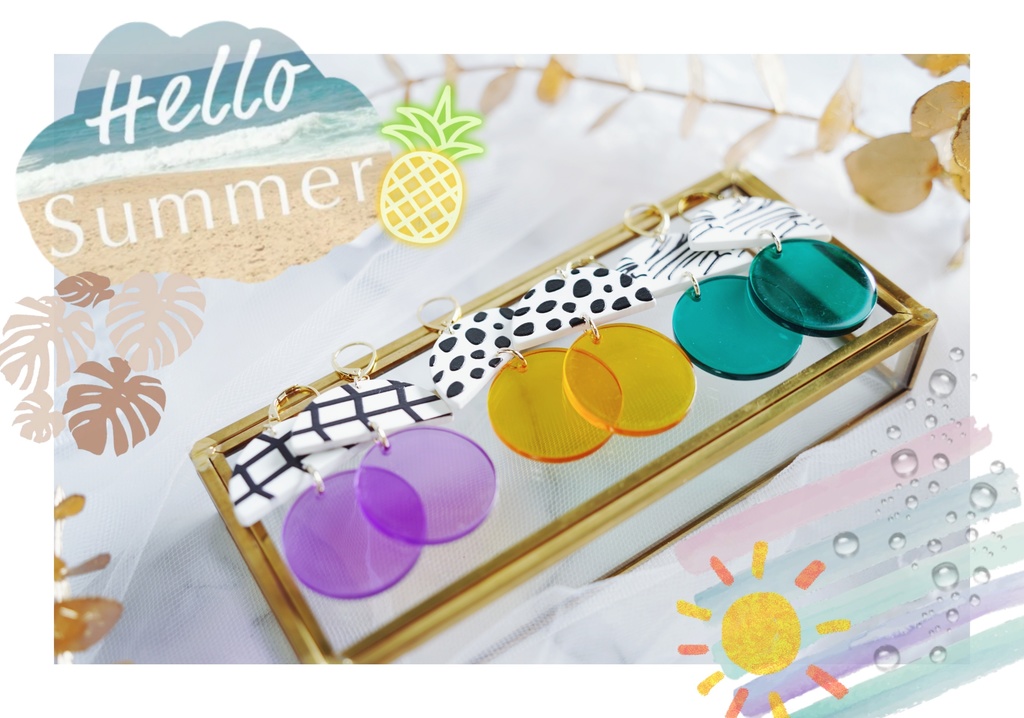 アクリルチャームの大ぶりピアス