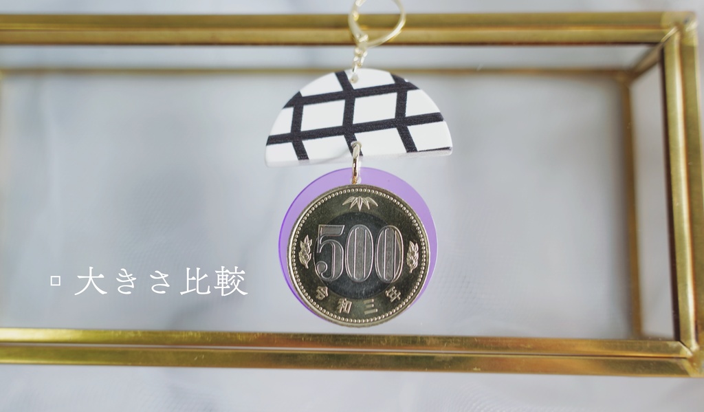 アクリルチャームの大ぶりピアス