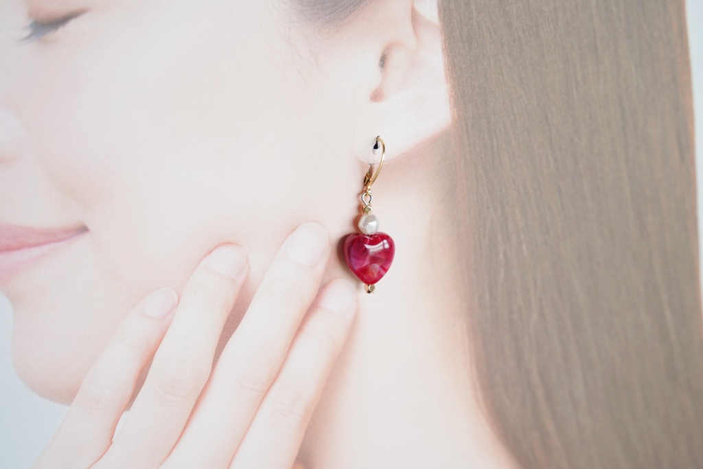 ハート × カフェカラーの耳飾り