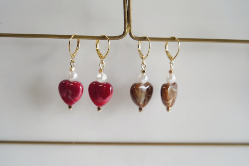 ハート × カフェカラーの耳飾り