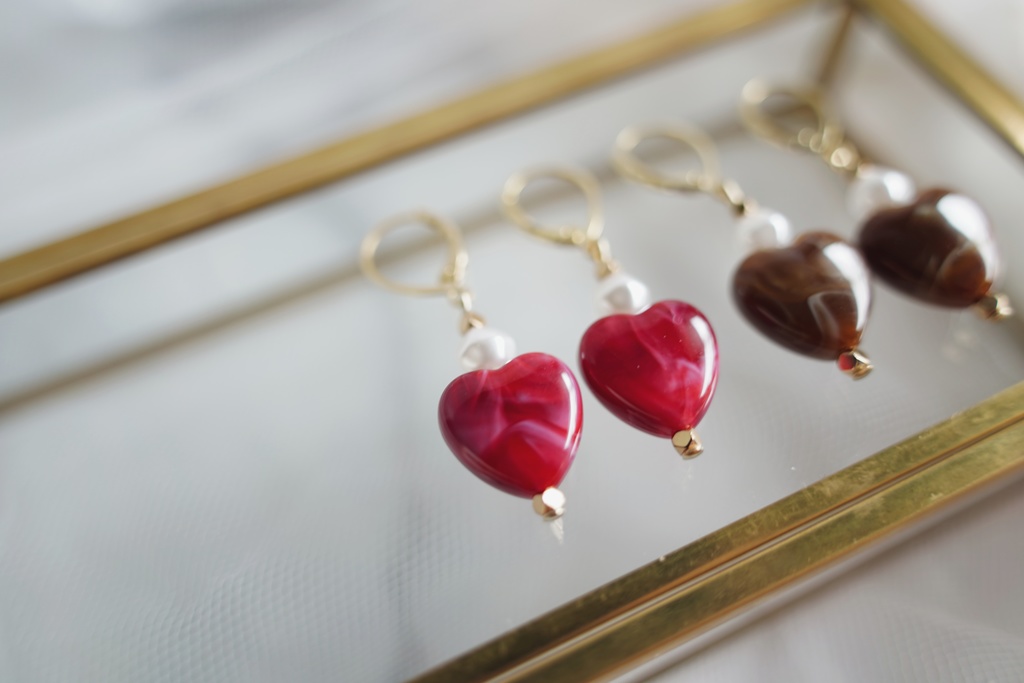 ハート × カフェカラーの耳飾り