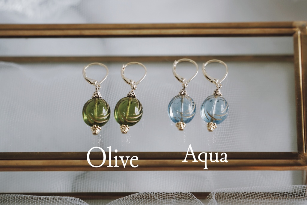 地中海ガラスの耳飾り
