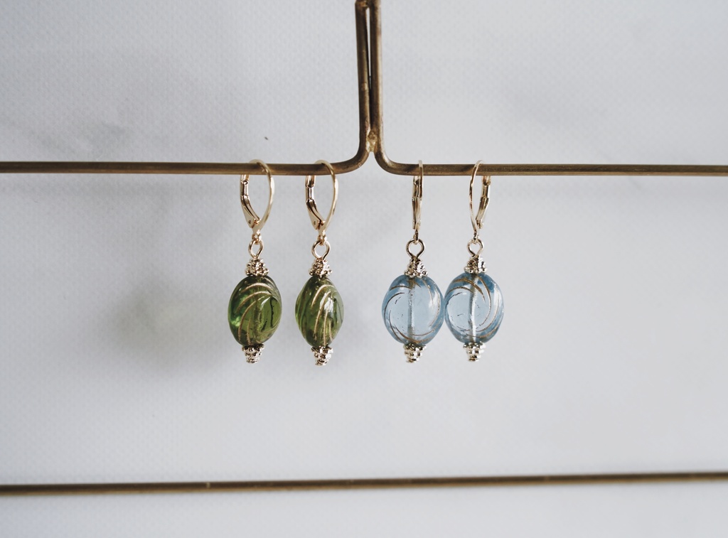 地中海ガラスの耳飾り