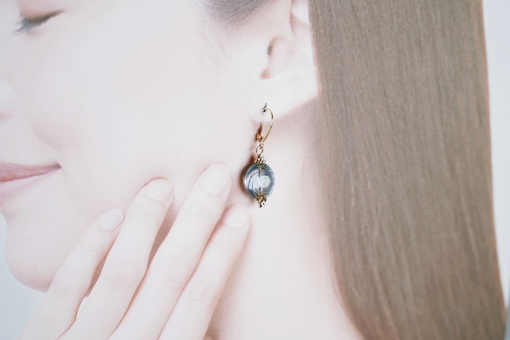 地中海ガラスの耳飾り