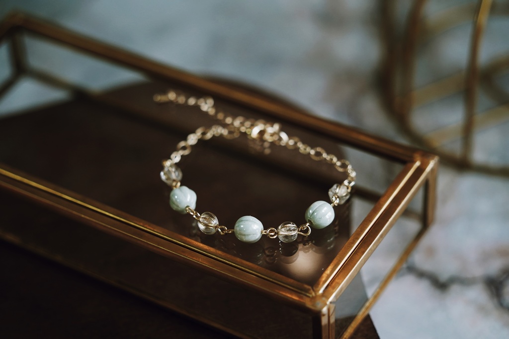 青磁色と金線玉のブレスレット